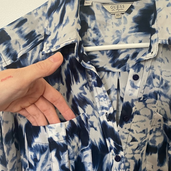 GUESS SHEER BLOUSE BLUE PRINT- XS - Picture 2 of 5